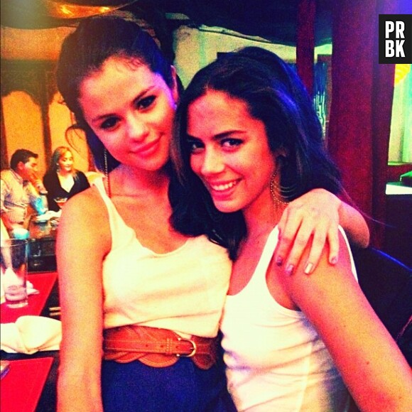 Selena et une amie