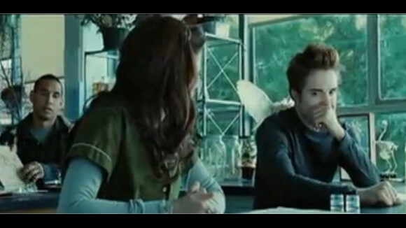 Robert Pattinson et Kristen Stewart : la parodie de Bref version Twilight (VIDEO)
