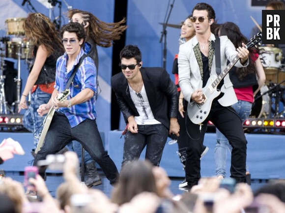 Nick Jonas sur scène avec ses frères