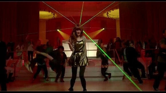 Bella Thorne : TTYLXOX, le teaser qui va vous faire danser ! (VIDEO)