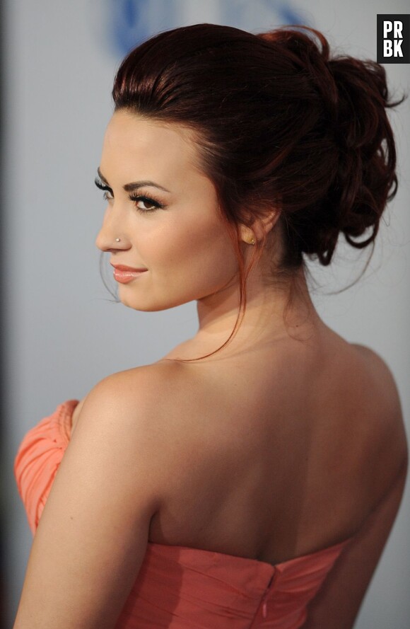 Demi Lovato prend la pose pour les photographes, sur le tapis rouge !