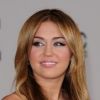 Miley Cyrus éblouissante dans sa mini robe