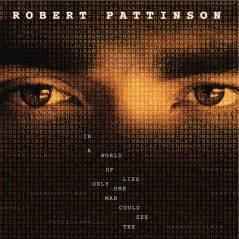 Robert Pattinson s'affiche dans Mission Blacklist et braque une caisse !