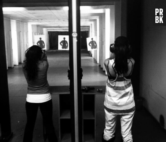 Selena adore les armes !
