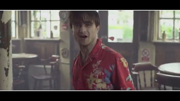 Daniel Radcliffe : gueule de bois au réveil pour ses potes de Slow Club (VIDEO)