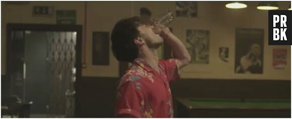 Daniel Radcliffe continue de boire malgré sa gueule de bois !