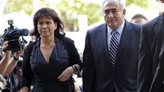 Anne Sinclair et DSK : divorce et ironie sur Twitter, "il l'aurait trompée. Dingue"