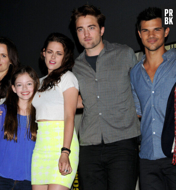 Robert Pattinson, Kristen Stewart, Taylor Lautner et Mackenzie Foy