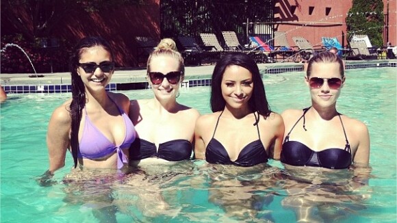 Vampire Diaries : Nina Dobrev et ses copines en bikini dans les coulisses de la saison 4 ! (PHOTO)