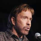 Chuck Norris VS Obama : Twitter se lâche ! "Quelqu'un peut lui dire qu'on est dans la vraie vie et pas dans un film ?"