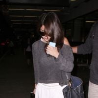 Selena Gomez en mode pyjama : bye-bye glamour pour son retour à Los Angeles ! (PHOTOS)