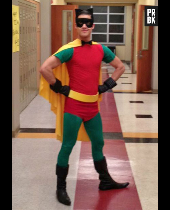 Blaine joue les super-héros dans Glee !