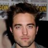 Robert Pattinson : Choqué des critiques de ses soeurs