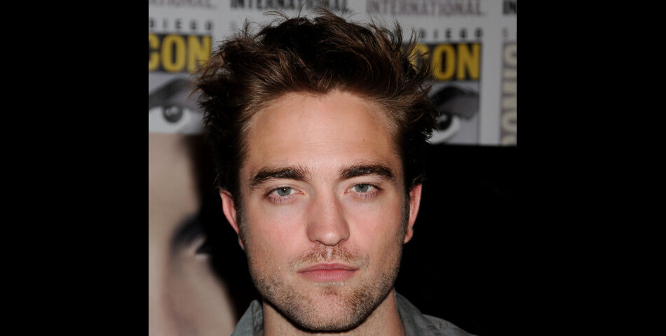 Robert Pattinson : Choqué des critiques de ses soeurs