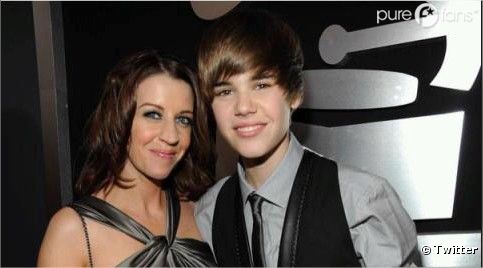 Justin Bieber est très proche de sa maman et n'aime pas que quelqu'un l'approche