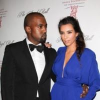 Kim Kardashian : décolleté + jambes à l&#039;air, la totale sexy aux côtés de Kanye West (PHOTOS)