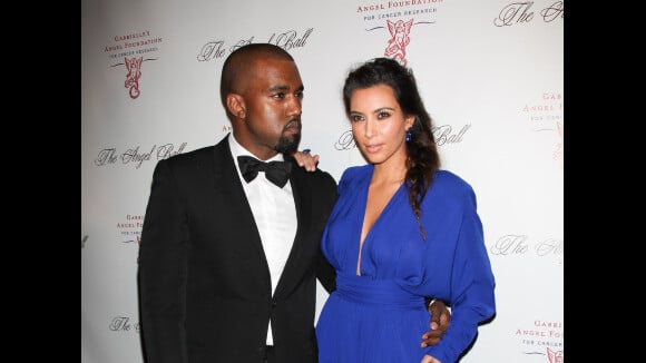 Kim Kardashian : décolleté + jambes à l'air, la totale sexy aux côtés de Kanye West (PHOTOS)