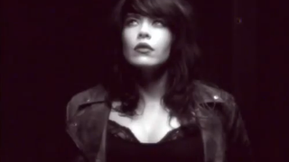 Alex Hepburn : Stop Fucking Around, un clip rock and Roll (VIDEO)