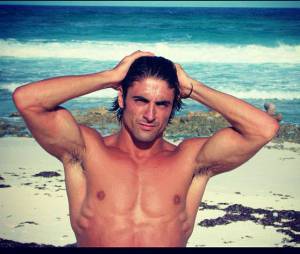 Greg Basso va faire fondre toutes les minettes des dancefloors d'Ibiza !