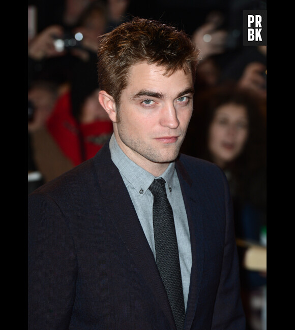 Un beau costume à Londres pour Robert Pattinson