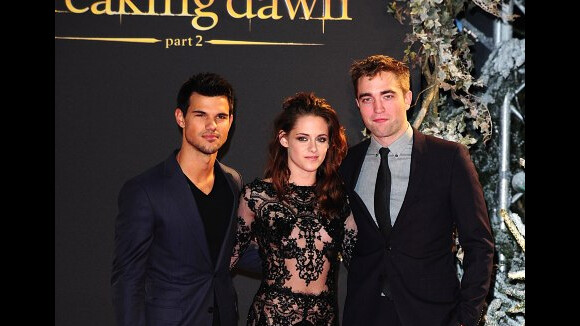 Twilight 5 : Taylor Lautner, Kristen Stewart et le casting trop classes à Londres ! (PHOTOS)