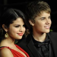 Justin Bieber et Selena Gomez gavés que tout le monde espionne leur couple