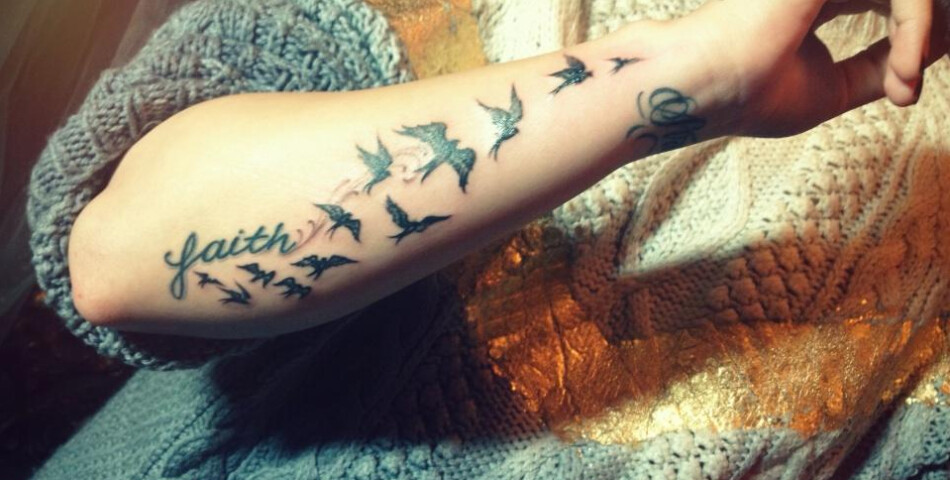 Demi Lovato a choisi un tatouage XXL