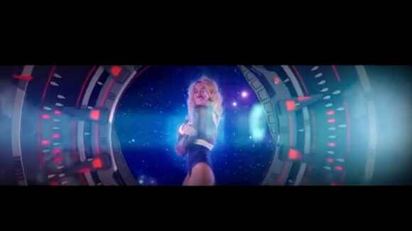 Rita Ora : Radioactive, le clip futuriste sexy ! (VIDEO)