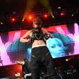 Justin Bieber montre encore ses abdos sur scène !