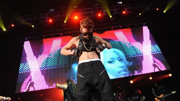 Justin Bieber montre (encore) ses beaux abdos !