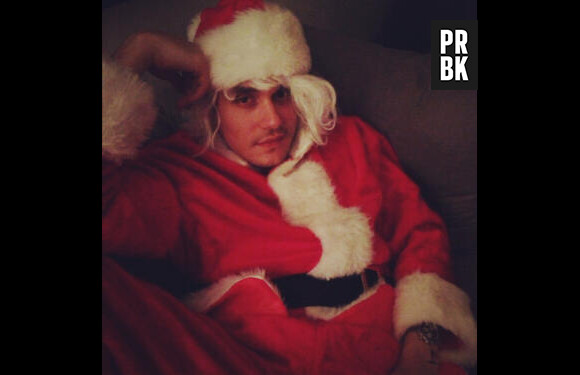 John Mayer joue au Père Noël devant l'objectif de Katy Perry