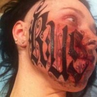 Lesya : le prénom de son copain en tatouage sur le visage après 7 jours de relation