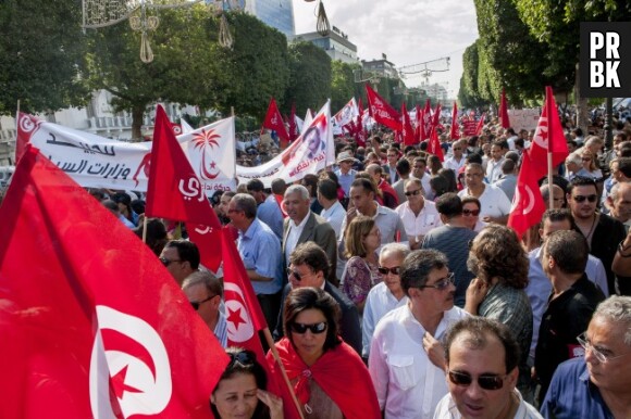 Les Tunisiens demandent la "chute du régime".