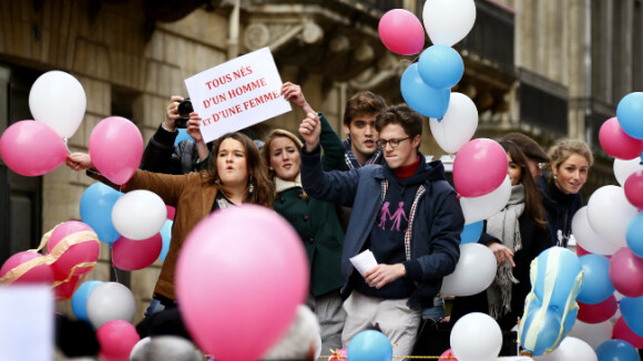 Manif pour tous : les anti-mariage gay bloquent les Champs-Elysées