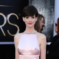 Anne Hathaway : ses tétons, vraies stars des Oscars 2013 et de Twitter