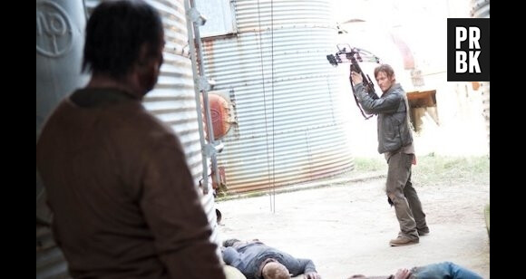 Daryl éclate les zombies dans The Walking Dead