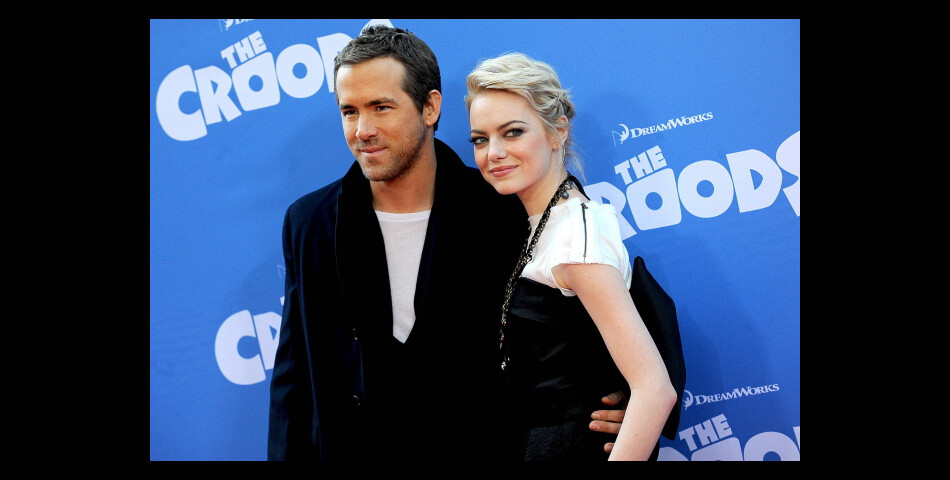 Ryan Reynolds pose avec sa partenaire Emma Stone.