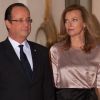 Une passante conseille même à François Hollande de ne pas épouser Valérie Trierweiler. "On ne l'aime pas" lui lance-t-elle.