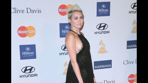 Miley Cyrus et Liam Hemsworth : une rupture ? La chanteuse répond sur Twitter