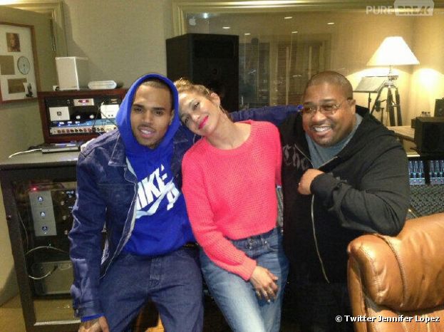 Chris Brown, Jennifer Lopez et le producteur Cory Rooner en studio d'enregistrement le 21 mars 2013