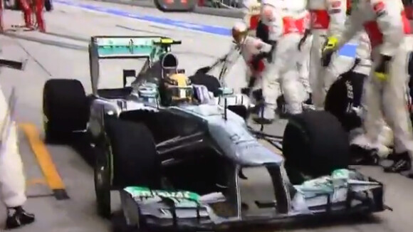 Lewis Hamilton se trompe de stand pendant le Grand Prix de Malaisie