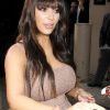 Kim Kardashian en guimauve rose dégoulinante à New-York le 26 mars 2013
