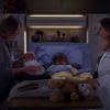 Meredith face à Sarah Chalke dans Grey's Anatomy