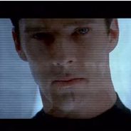 Star Trek Into Darkness : Benedict Cumberbatch menaçant et Spock au coeur d&#039;un volcan