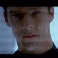 Star Trek Into Darkness : Benedict Cumberbatch menaçant et Spock au coeur d&#039;un volcan