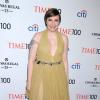 Lena Dunham de Girls fait un flop avec sa robe dorée au Gala du Time magazine