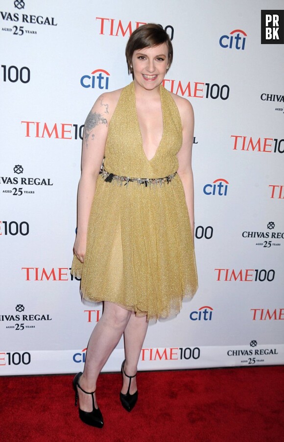 Lena Dunham de Girls fait un flop avec sa robe dorée au Gala du Time magazine