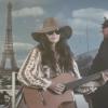 Carla Bruni chante devant la tour Eiffel dans le clip de Mon Raymond