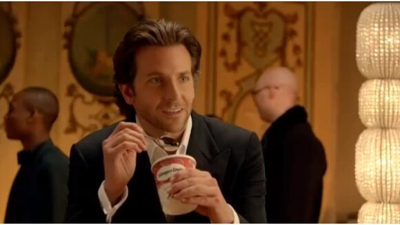 Bradley Cooper moins fort qu'une glace dans la dernière pub Häagen-Dazs