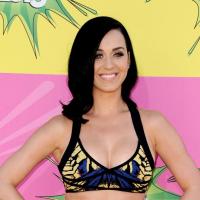 Katy Perry : double dose de soutifs pour soutenir ses seins ?